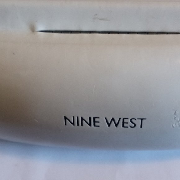 Authentic Nine West Eyeglasses Sunglasses Hard ClamShell White Black Felt Lining - Picture 4 of 6